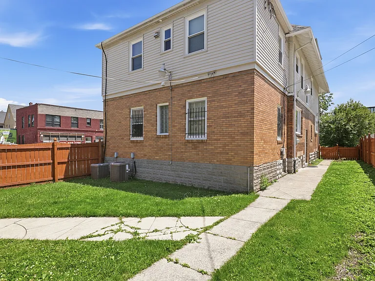 2238 Main St — Photo 33