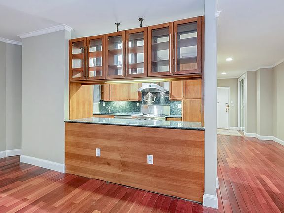 4th image of 410 E 73rd St #1B