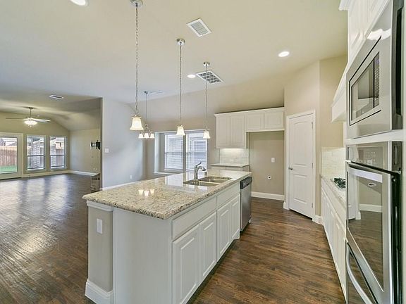 2nd image of 516 Warner Dr