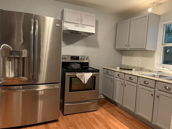 5th image of 635 W Hubbard Ave