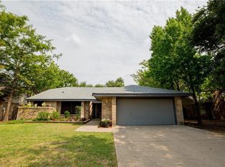 2518 Livingston Ln, Grand Prairie, TX 75052