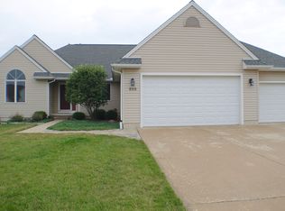 555 Heartwood Ln, Saline, MI 48176