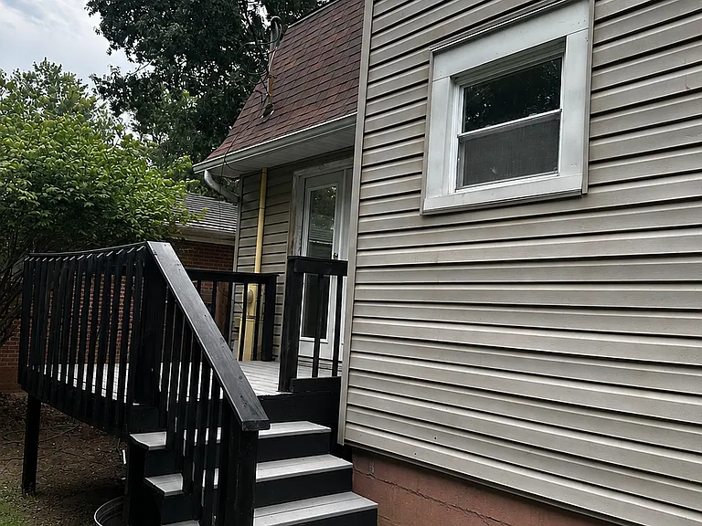 1414 E 9th St — Photo 21