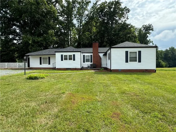 973 E King St, King, NC 27021