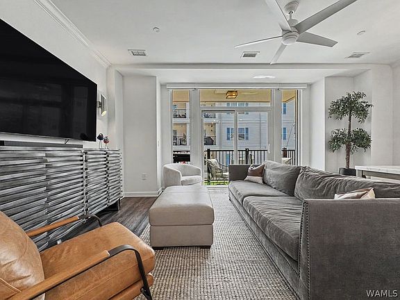 4th image of 511 11th St APT 108