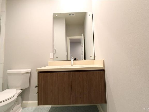 4th image of 318 E 18th St APT 4