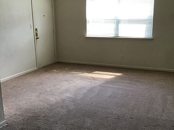 4th image of 649 E Leicester Ave APT C8