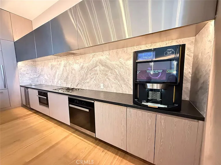 877 Francisco — Photo 13