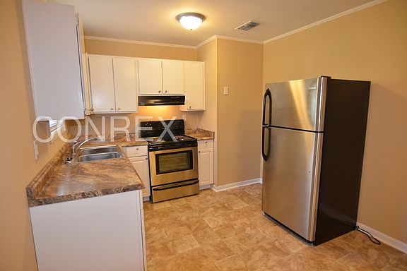 3rd image of 2521 Kensington Dr E