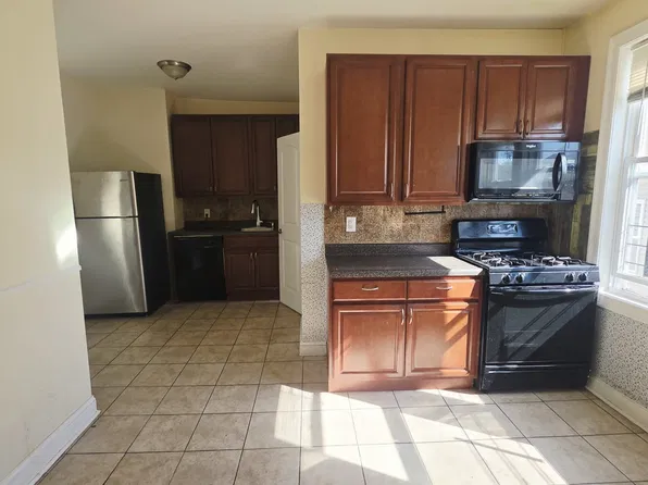 130 Woodlawn Avenue image 1 of 12