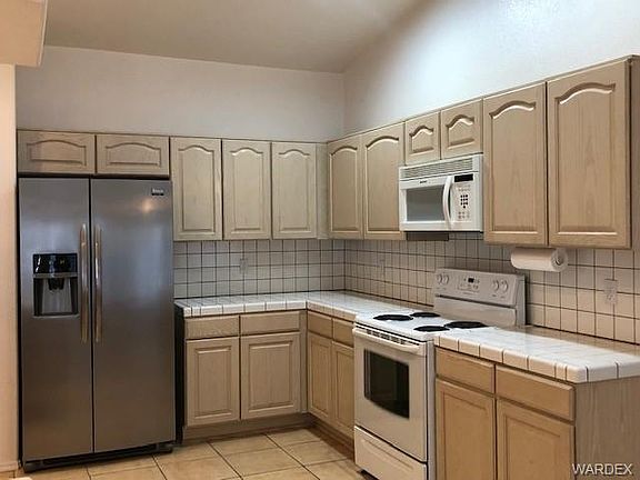 3rd image of 2081 E Crystal Dr