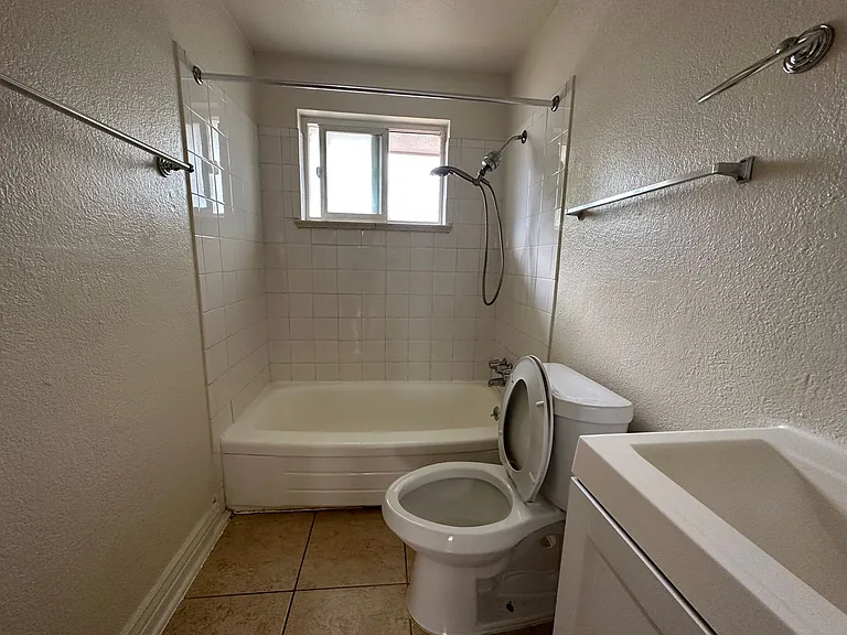 150 S Hooker St — Photo 12