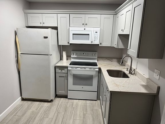 4th image of 1729 Sunset Dr #B