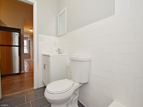 1637 gwynns apt 3 bath1