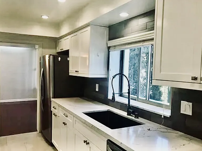344 N Palm Dr #201 — Photo 2