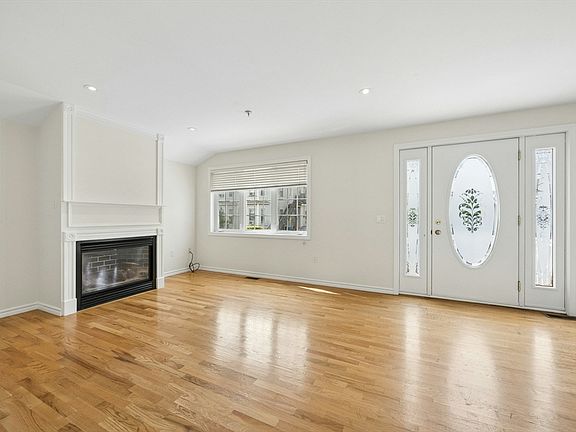 4th image of 40 Myrtle St APT 3