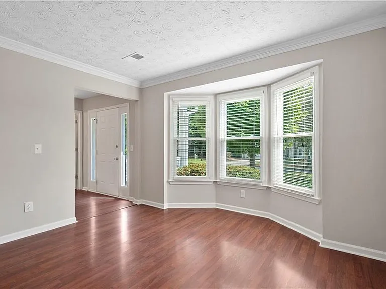 465 Mikasa Dr — Photo 16