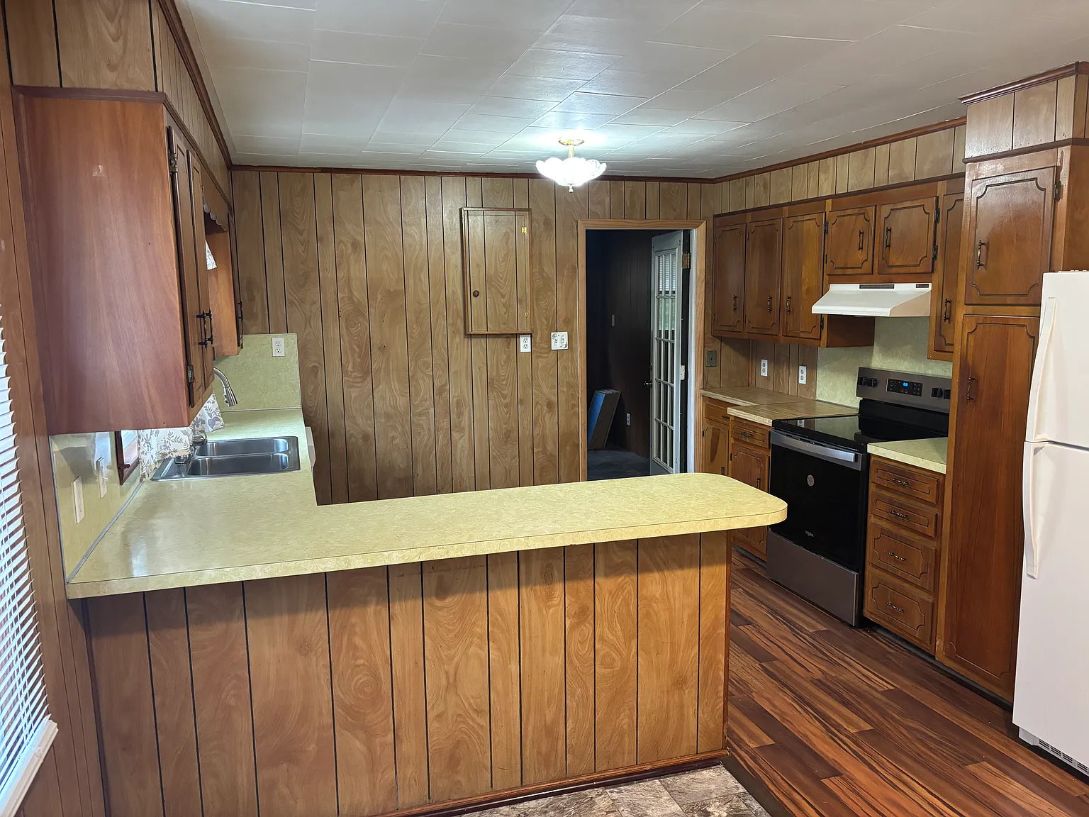 3 bed, 1100 sqft, $1,200 — Photo 4