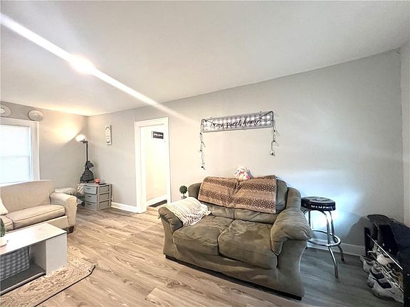 4th image of 5533 Prospect Ave