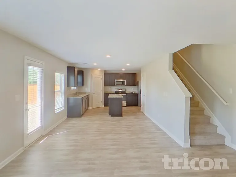 1405 Veranda Ln — Photo 5