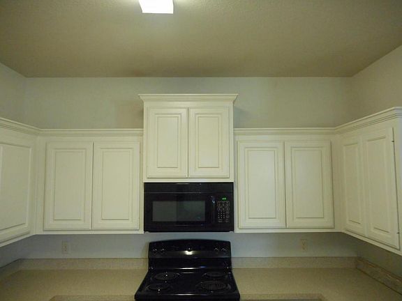 4th image of 9804A Avenue W