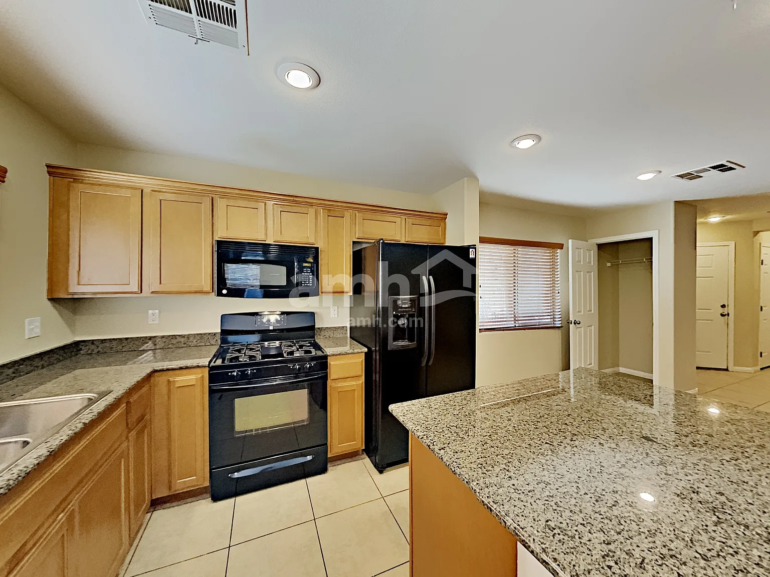 3 bed, 2.5 bath, 1750 sqft, $2,175 — Photo 3
