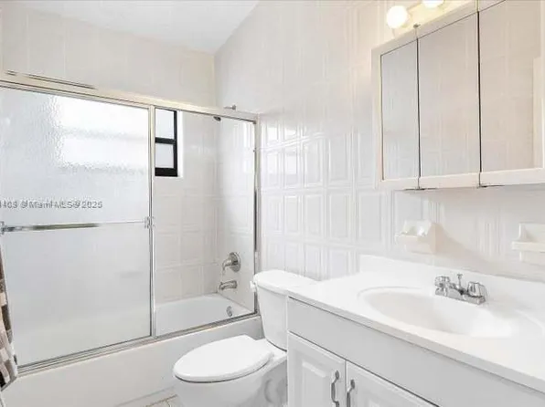 450 NE 175th St, North Miami Beach, FL 33162