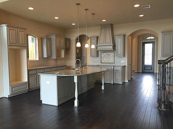 2nd image of 935 Pine Knoll Ct