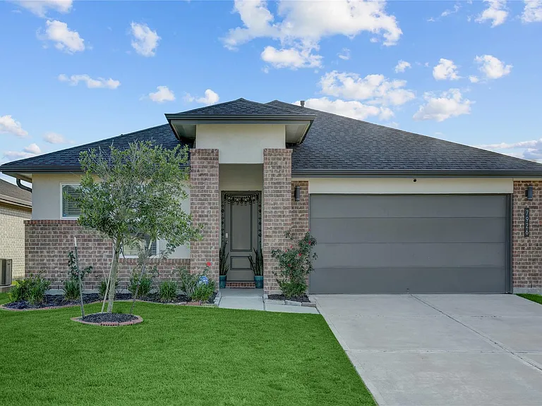 7926 Murciana Dr — Photo 1