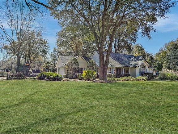 3rd image of 422 SW Magnolia Ln