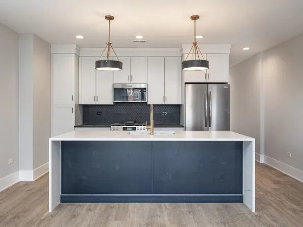 1647 W Irving Park Rd #2W, Chicago, IL 60613