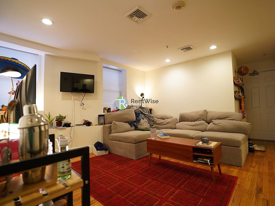 1st image of 10 Brainerd Rd APT 16