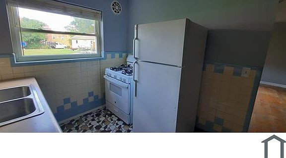 3rd image of 843 Delehanty Ct #3
