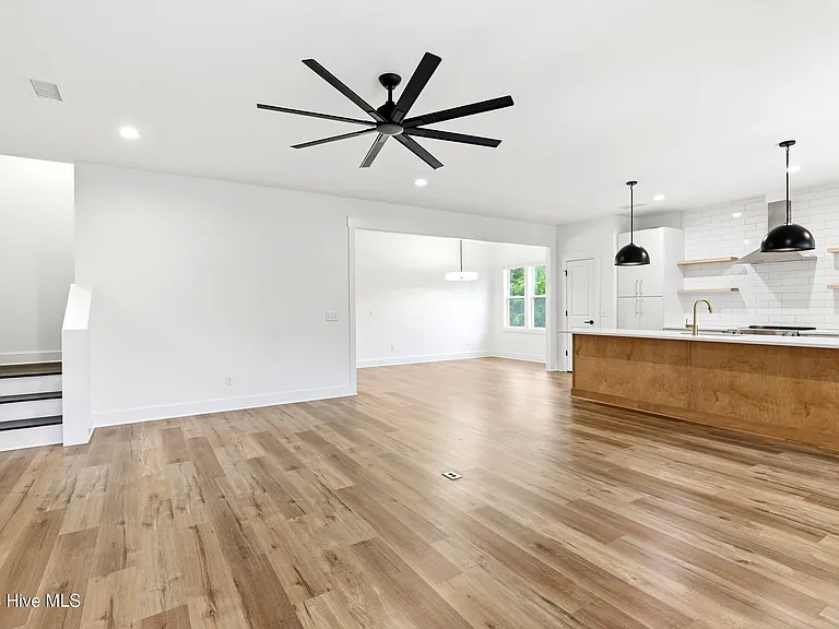 213 Myrtle Ave — Photo 14