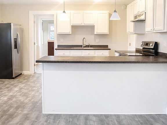 5th image of 325 W 11th St