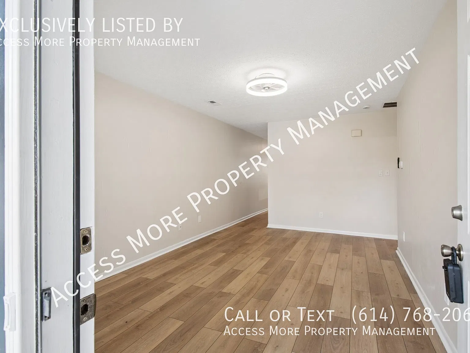 *Free Rent* 2 Bed, 1 Bath, Duplex W/ Gar. Yard, & W/D Included! — Photo 3