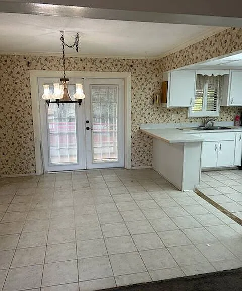 647 Holmes Ave — Photo 4
