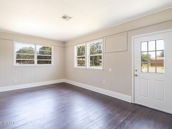 3rd image of 2460 Carter Rd