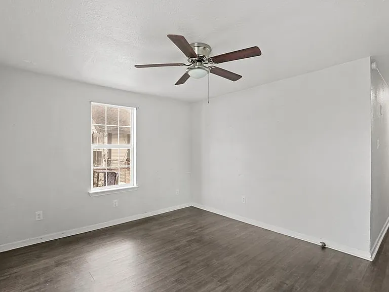 2 bed, 1.0 bath, 700 sqft, $1,300 — Photo 9