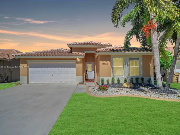 13985 S Cypress Cove Cir, Davie, FL 33325