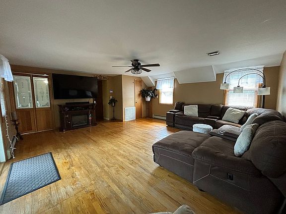 4th image of 145 Arthur Ave