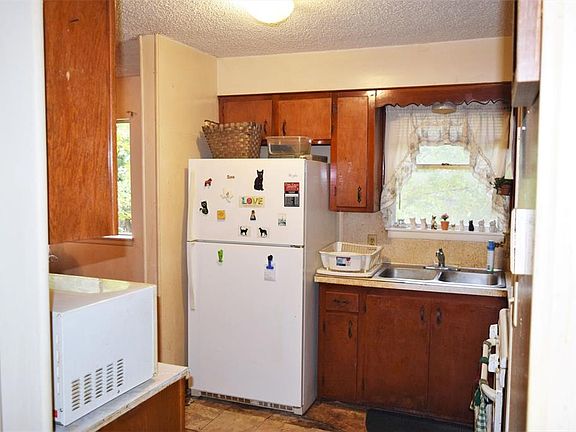 5th image of 1104 W Mesquite St