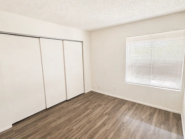 1818 W Portobello Ave — Photo 13