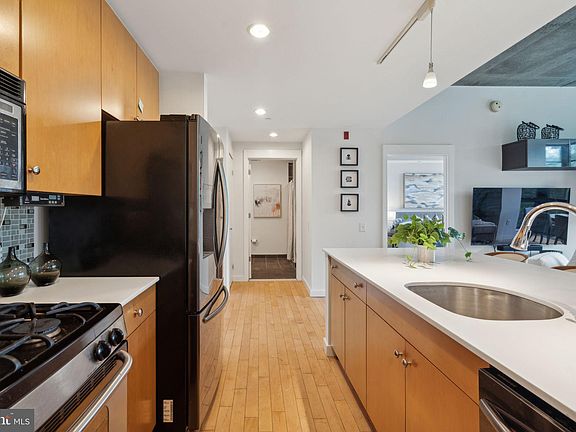 4th image of 317 Vine St #205