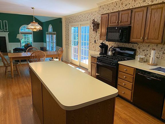 5th image of 4 Dogwood Ct