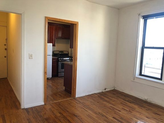 4th image of 261 14th St #D4