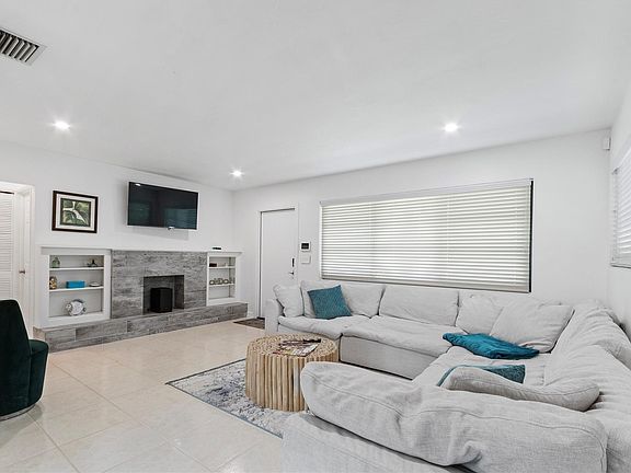 3rd image of 171 SE 31st Avenue