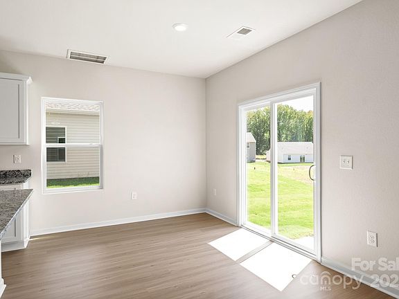 5th image of 3320 Burberry Dr