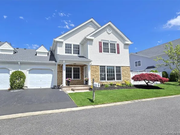 5 Charley Lane, Middle Island, NY 11953