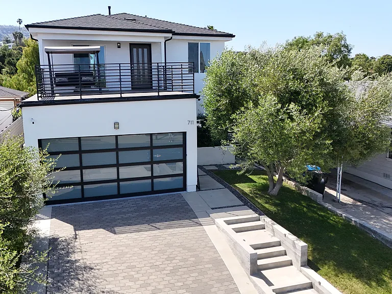 711 N Bandini St — Photo 31
